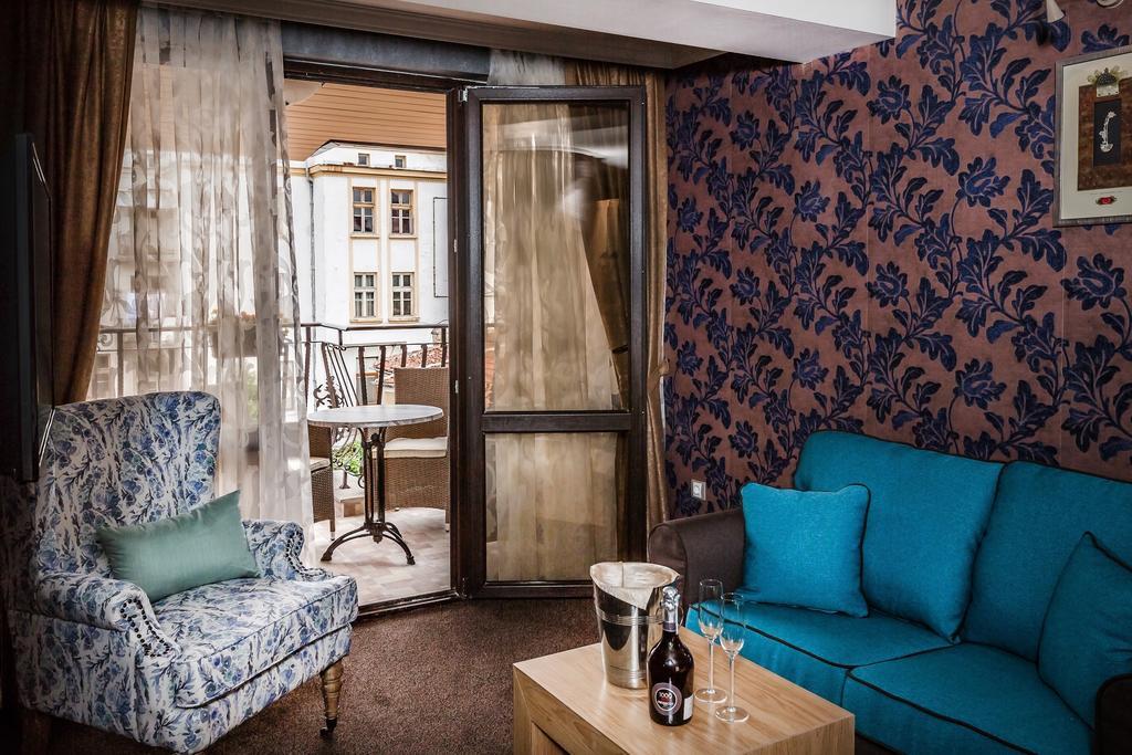 8 1/2 Art Guest House Plovdiv Exterior photo